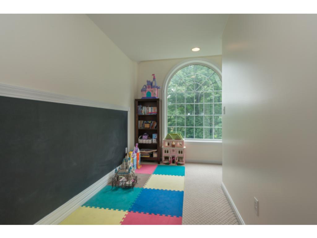 17 Burns Road Pelham, NH 03076 - Photo 22 of 28