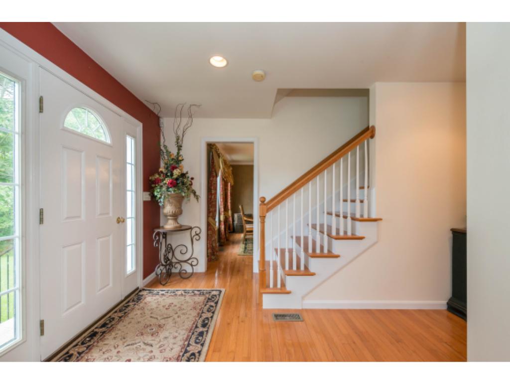 17 Burns Road Pelham, NH 03076 - Photo 4 of 28