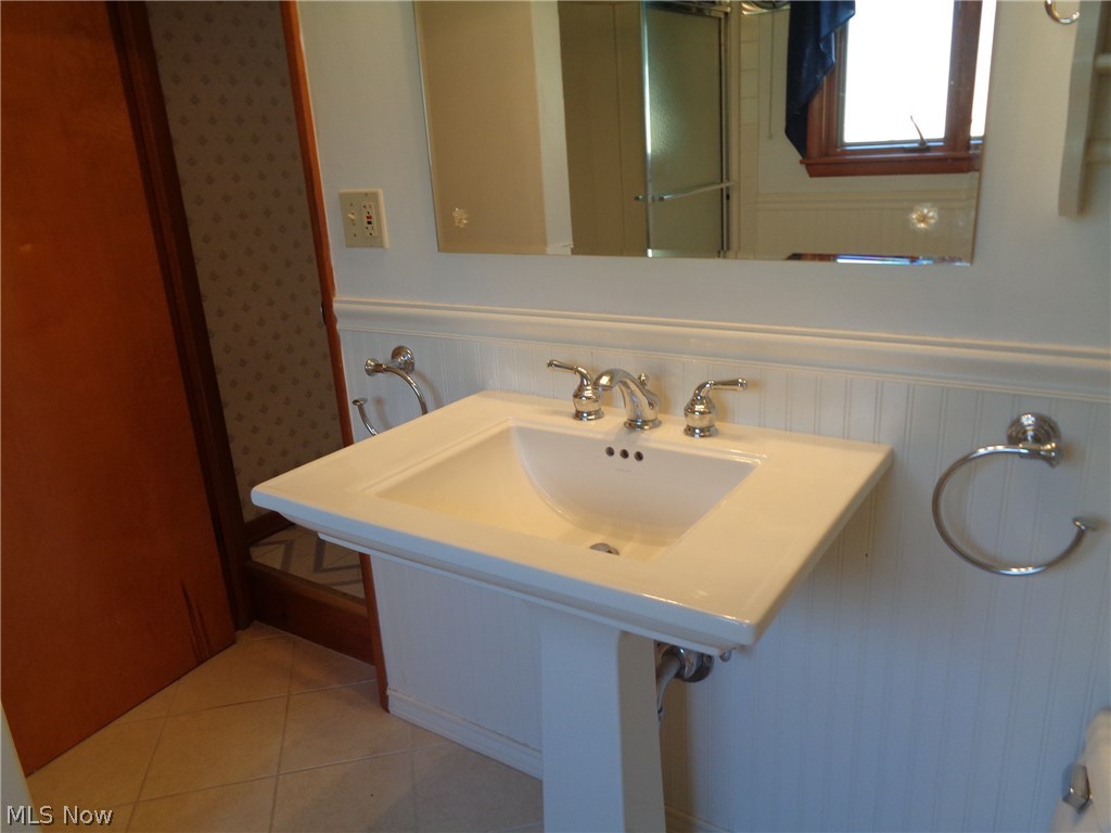 6573 Hathaway Road Cleveland, OH 44125 - Photo 19 of 31 Gallery Image 19