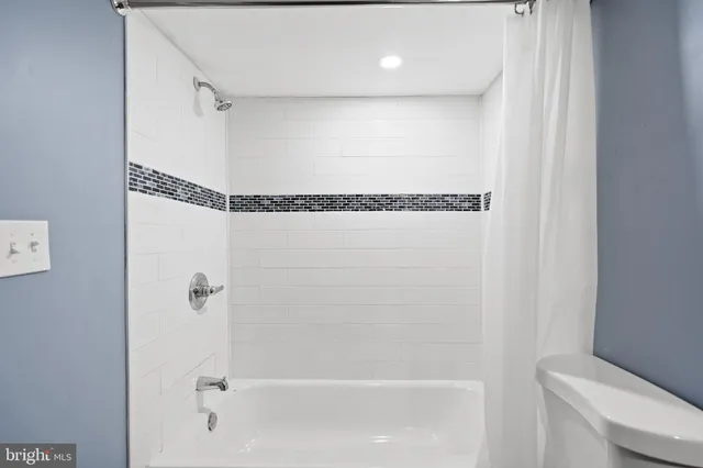 $2,200 | 405 Lyndhurst Street, Baltimore, MD 21229