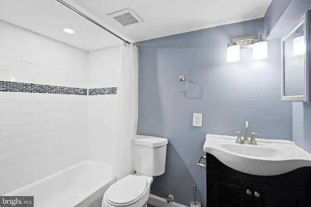 $2,200 | 405 Lyndhurst Street, Baltimore, MD 21229