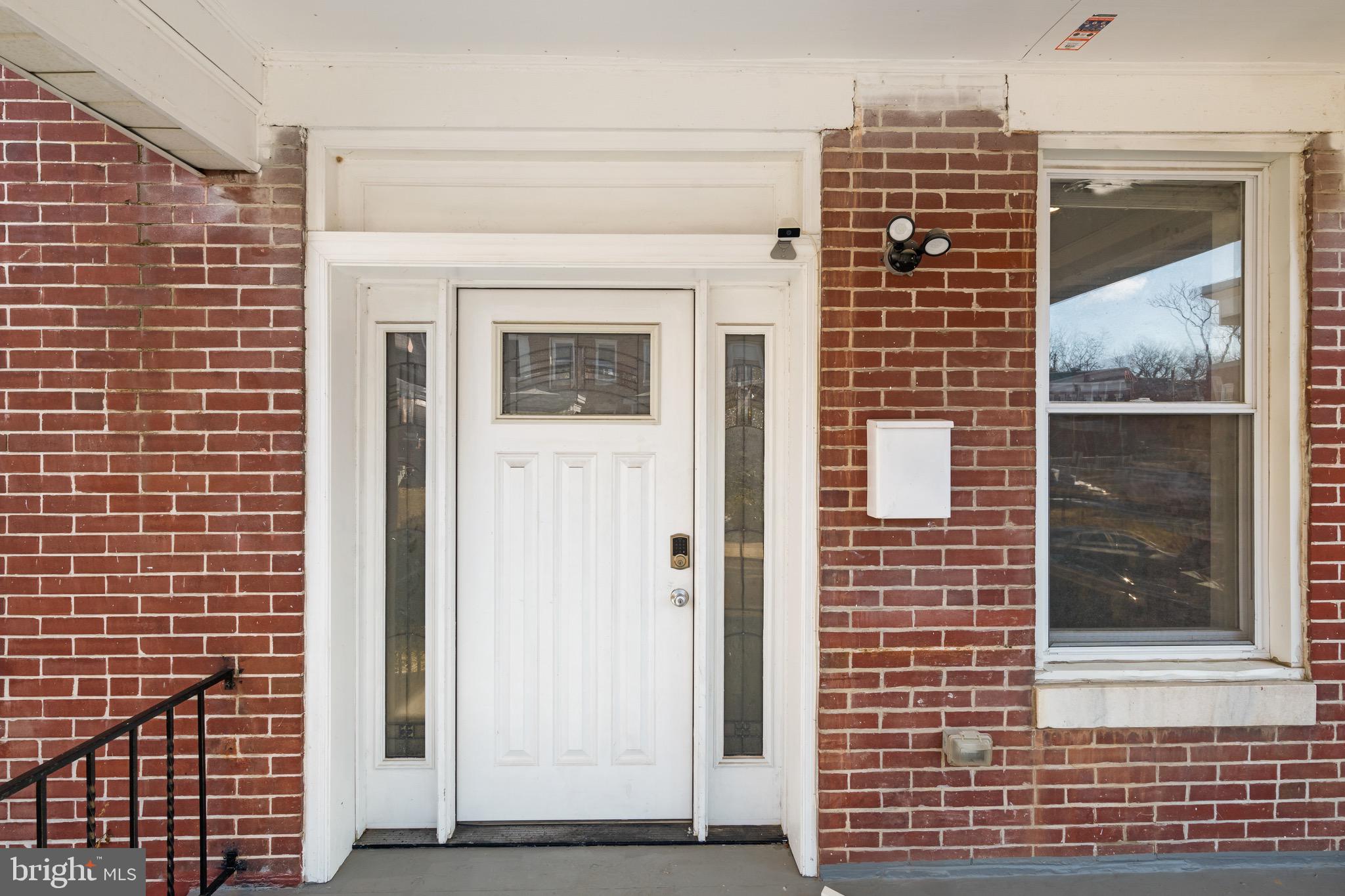 405 Lyndhurst Street Baltimore, MD 21229 - Photo 3 of 30