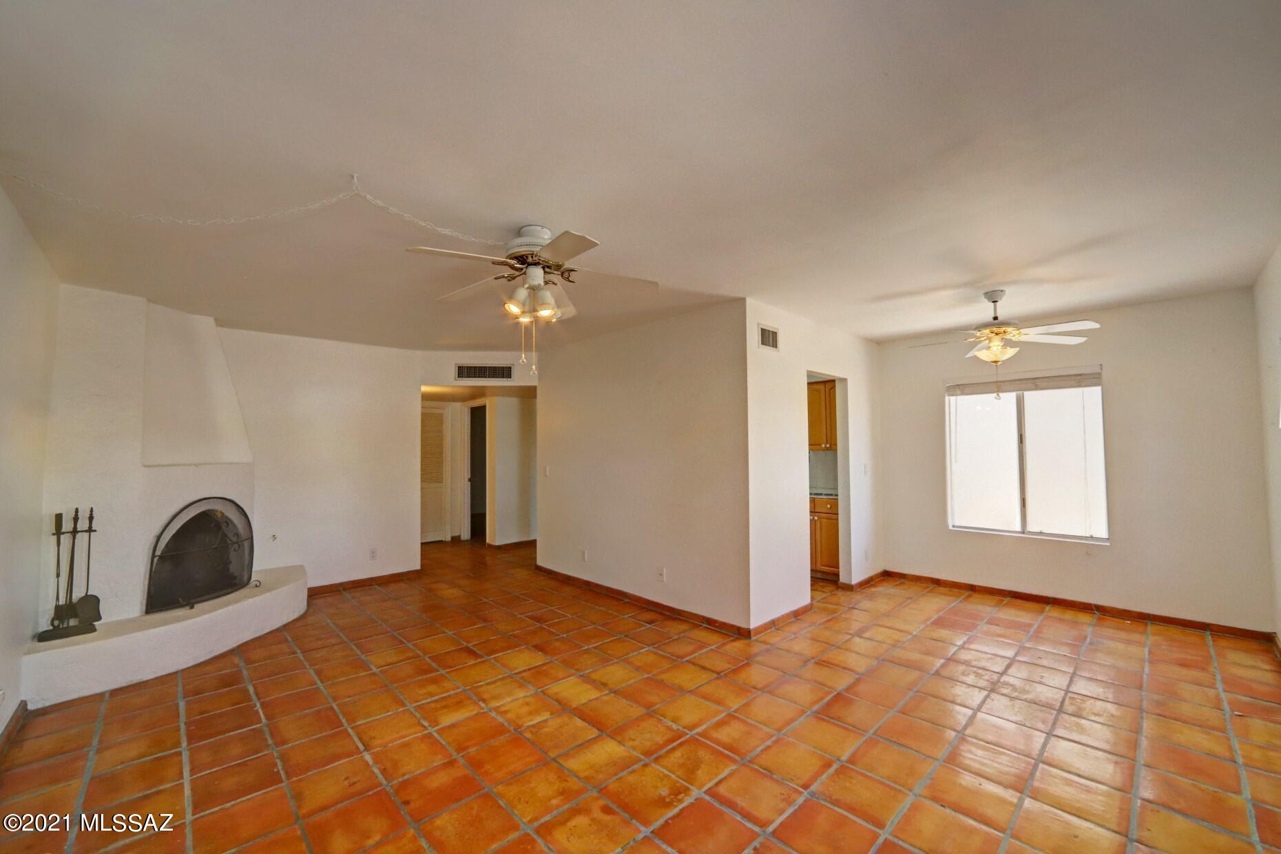 660 East River Road, Unit I Tucson, AZ 85704 - Photo 8 of 37
