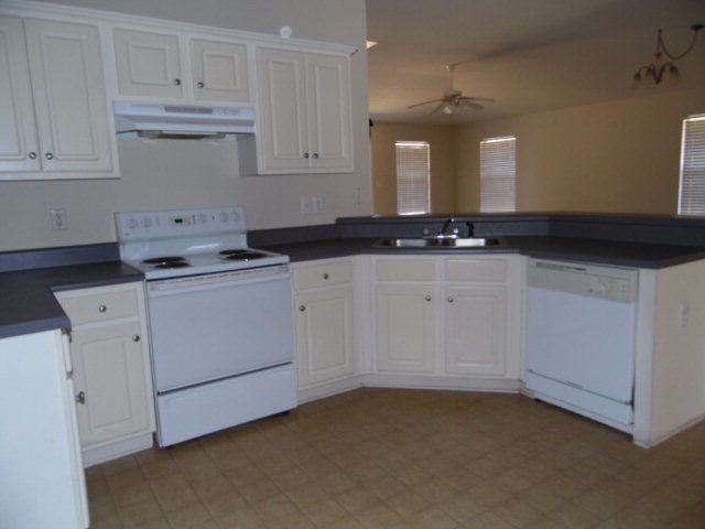 2712 Hampton Park Circle Foley, AL 36535 - Photo 5 of 18