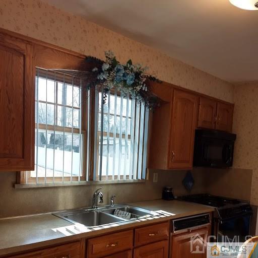 135 Oxford Road Colonia, NJ 07067 - Photo 2 of 22 Gallery Image 2