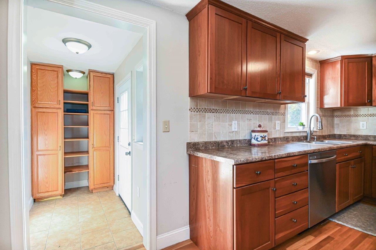 24 Wilson Road Kittery, ME 03904 - Photo 3 of 33