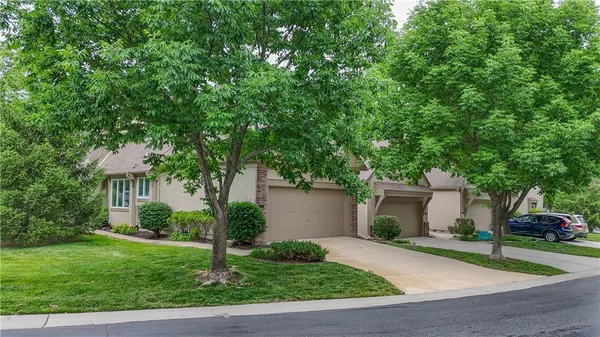 $425,000 | 6316 West 145th Street, Overland Park, KS 66223
