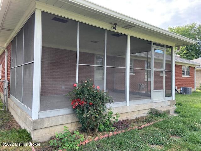 Screened in porch