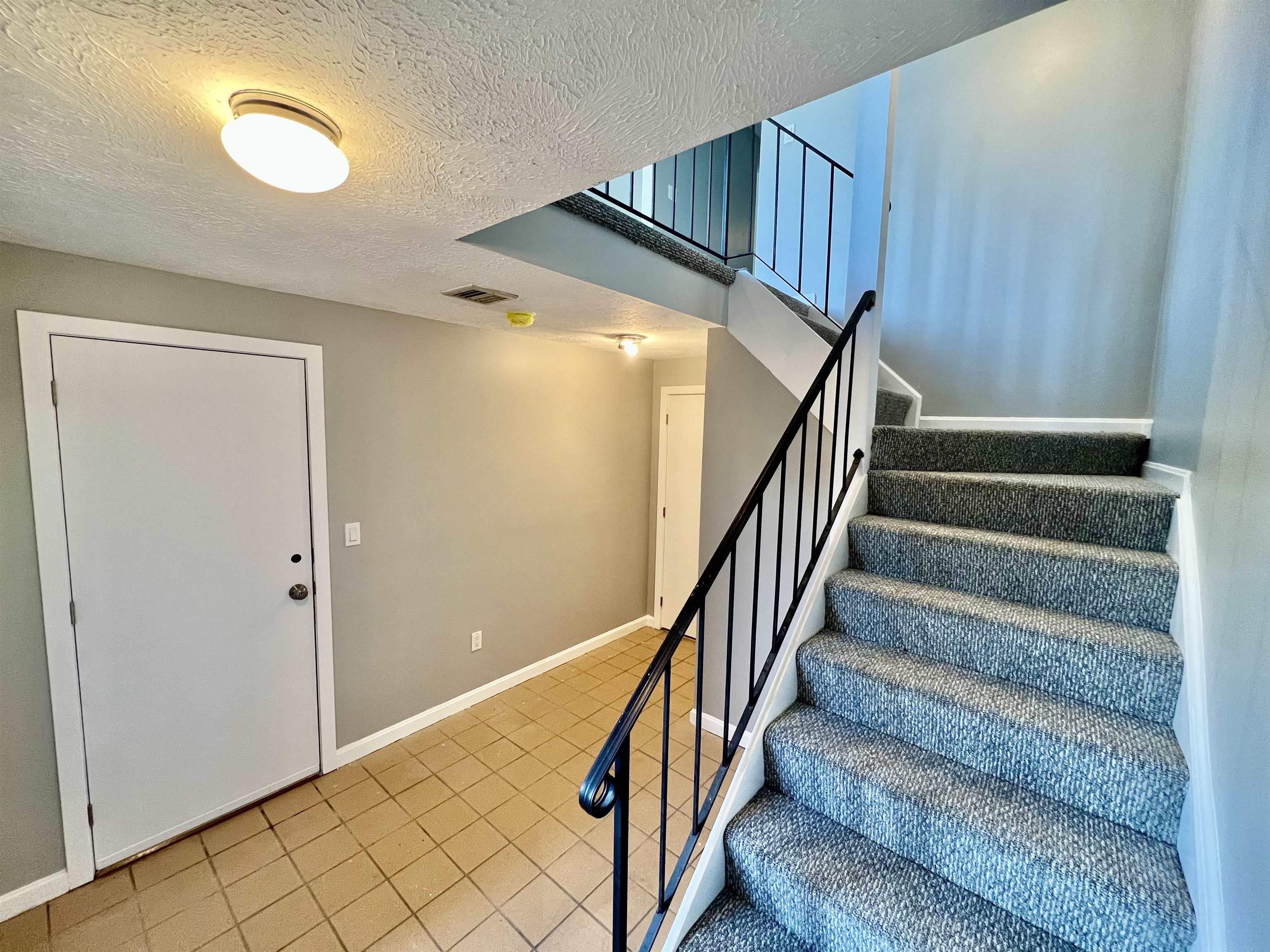 5 Tsienneto Road, Unit 123 Derry, NH 03038 - Photo 3 of 39