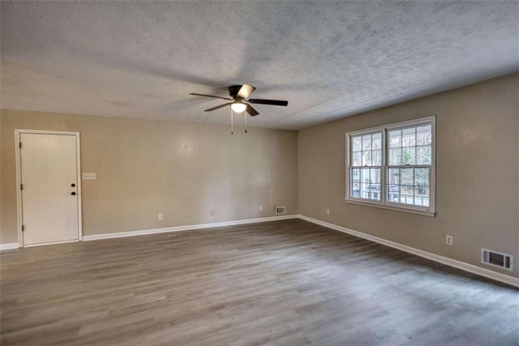 330 Pleasant Valley Road McDonough, GA 30253 - Photo 4 of 32