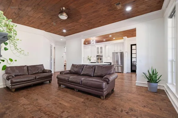$760,000 | 3835 48th Street Southeast, Paris, TX 75462