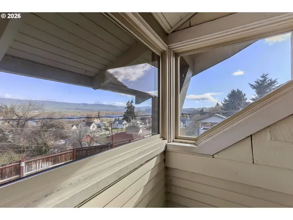$535,000 | 916 Kelly Avenue, The Dalles, OR 97058