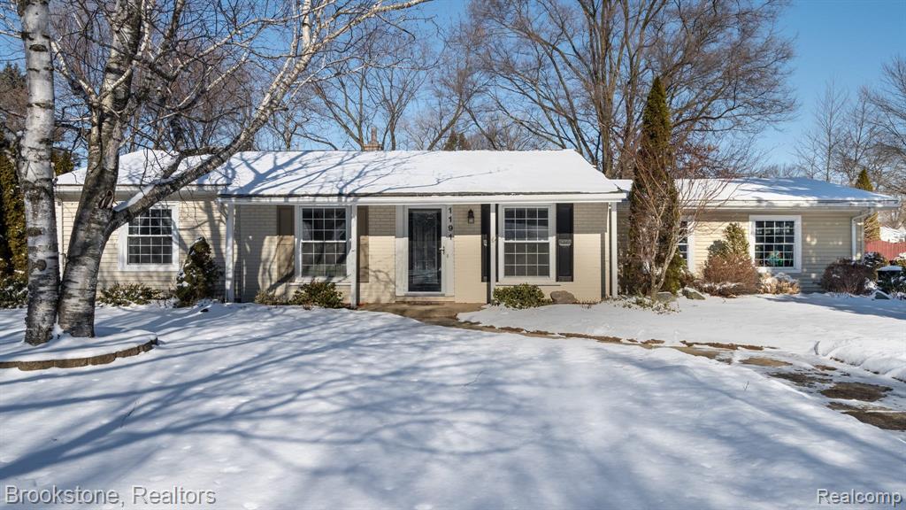 1191 Avon Manor Road Rochester Hills, MI 48307 - Photo 1 of 40