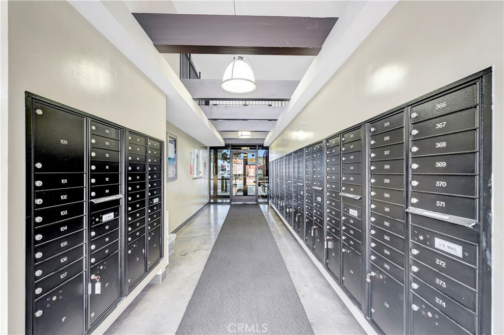 5585 Pacific Coast Highway, Unit 342 Long Beach, CA 90804 - Photo 15 of 32 wooden floor in an empty room
