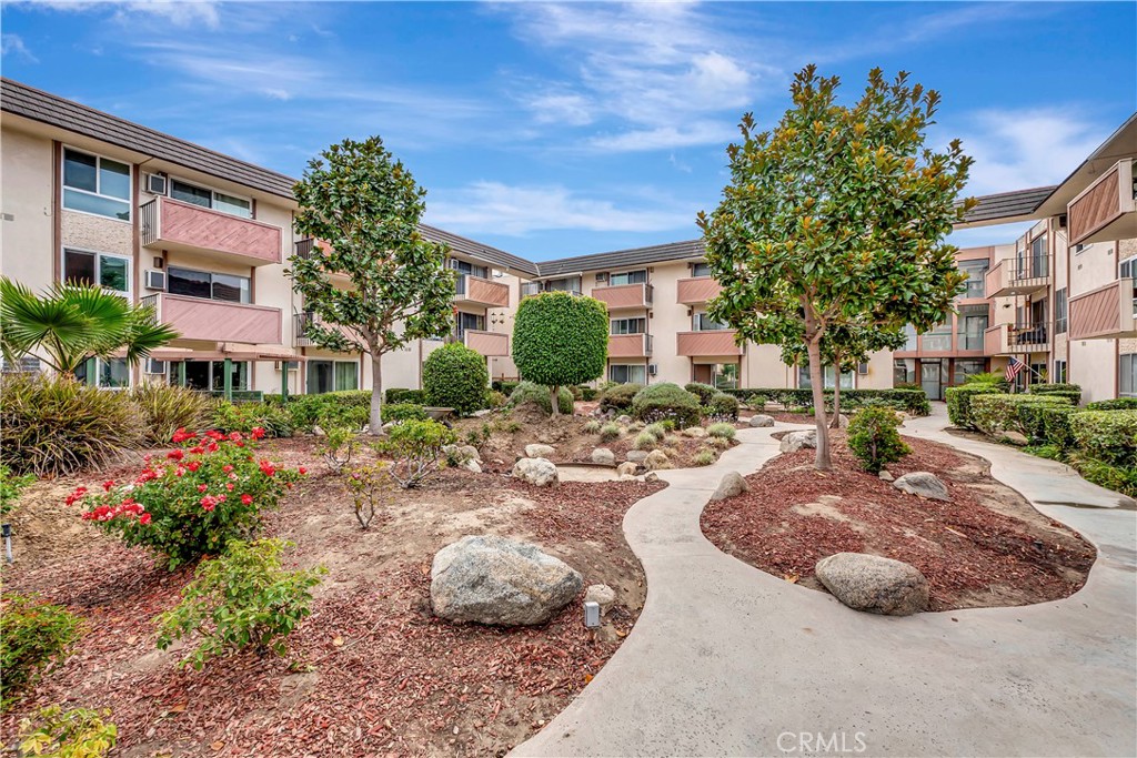 5585 Pacific Coast Highway, Unit 342 Long Beach, CA 90804 - Photo 30 of 32 a view of a garden with a house