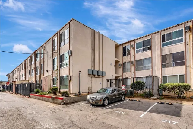 $335,000 | 5585 Pacific Coast Highway, Unit 342, Long Beach, CA 90804
