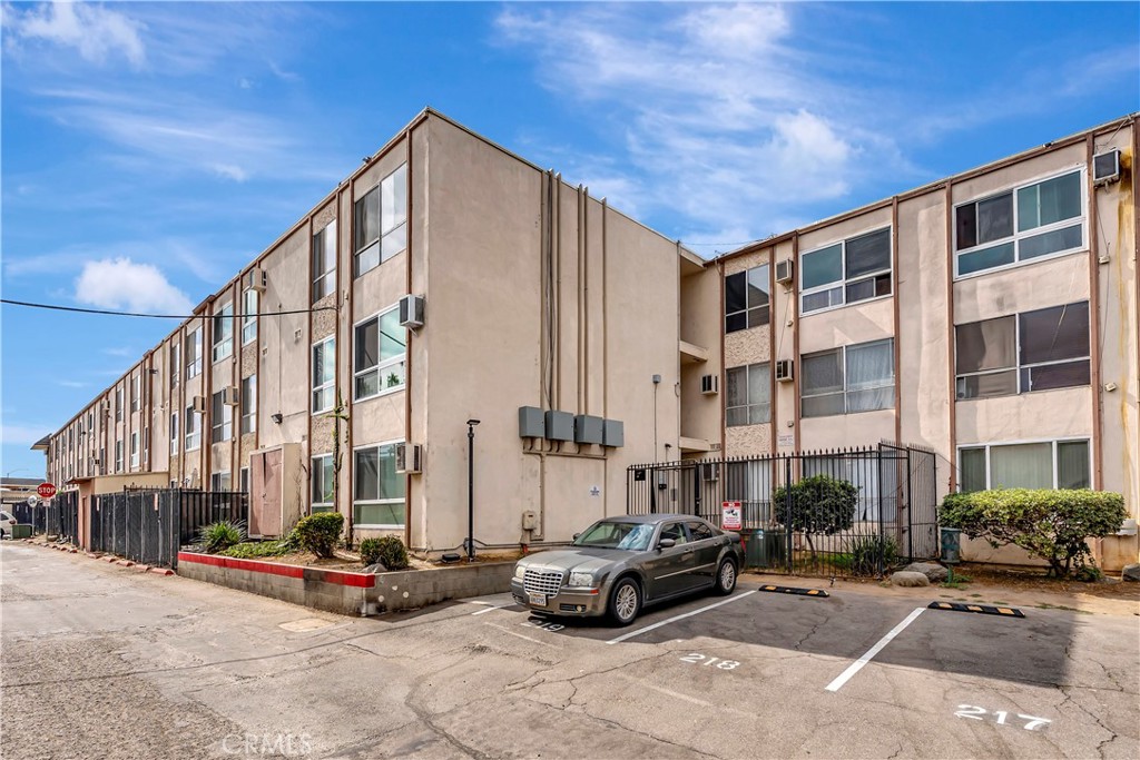 5585 Pacific Coast Highway, Unit 342 Long Beach, CA 90804 - Photo 32 of 32 a view of balcony with couch