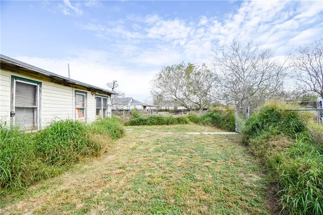 a view of an house with backyard space and balcony