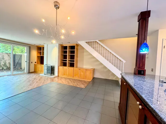 $2,400 | 2224 Woodside Lane, Unit 5, Sacramento, CA 95825