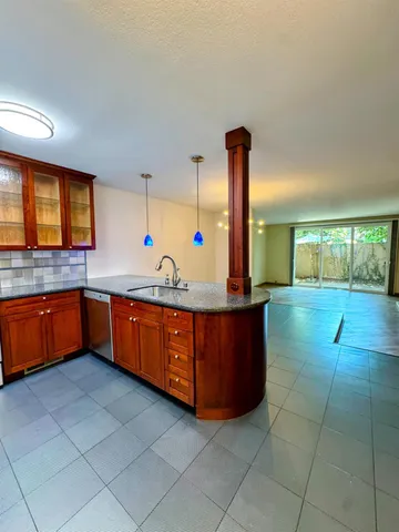 $2,400 | 2224 Woodside Lane, Unit 5, Sacramento, CA 95825