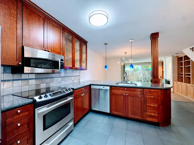 $2,400 | 2224 Woodside Lane, Unit 5, Sacramento, CA 95825