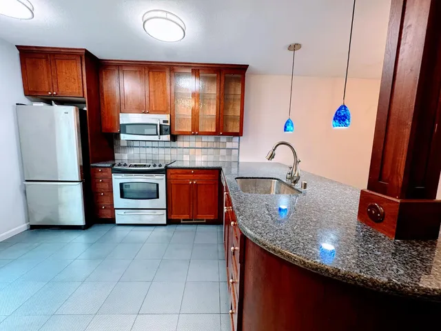 $2,400 | 2224 Woodside Lane, Unit 5, Sacramento, CA 95825