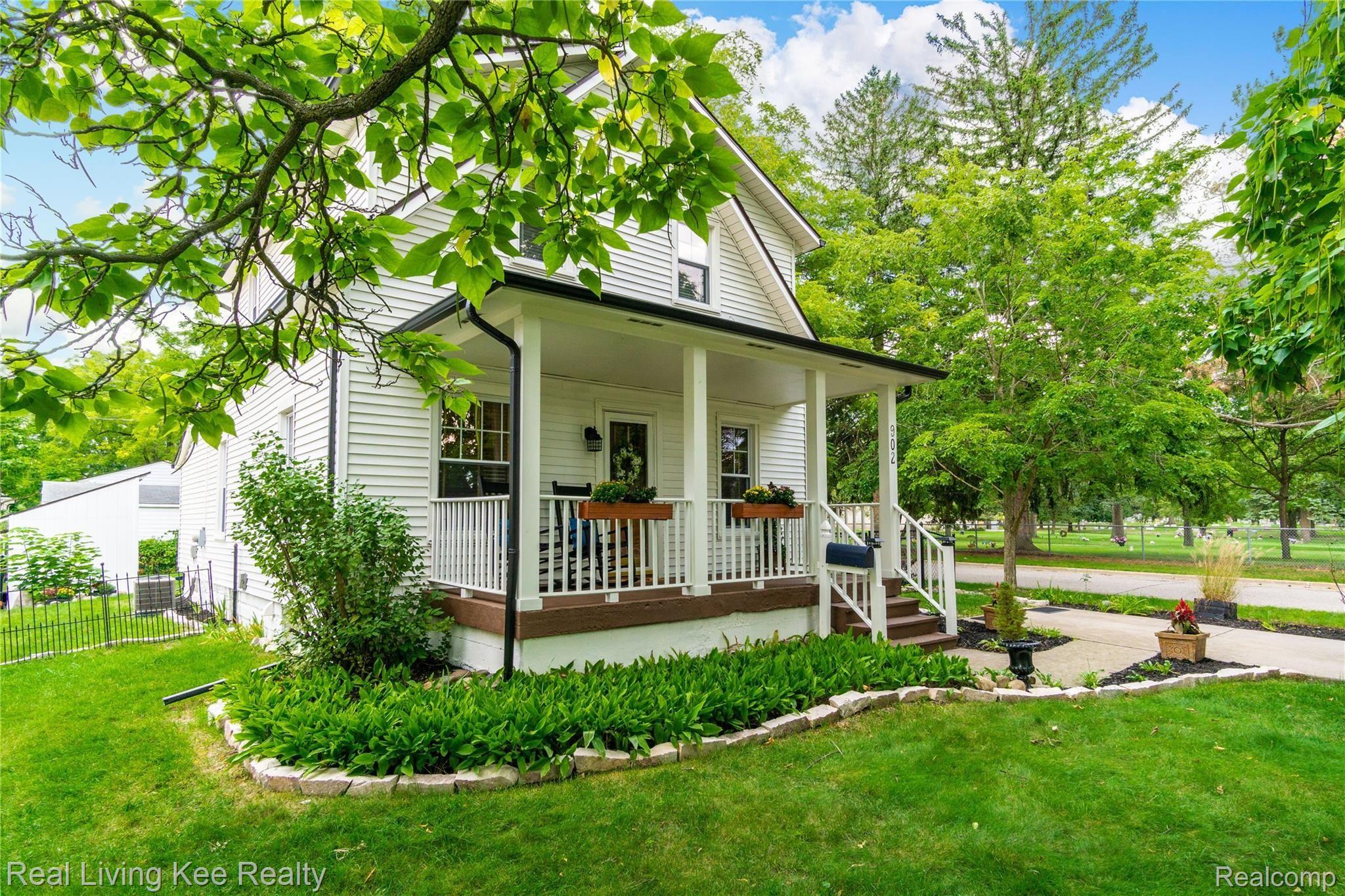 902 Fairview Avenue Rochester, MI 48307 - Photo 1 of 74 Exteriors (4 of 20).jpg