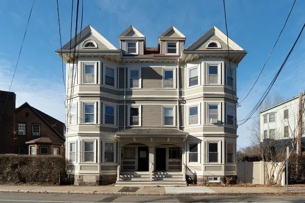 $4,200 | 201 High Street, Unit 2, Brookline, MA 02445