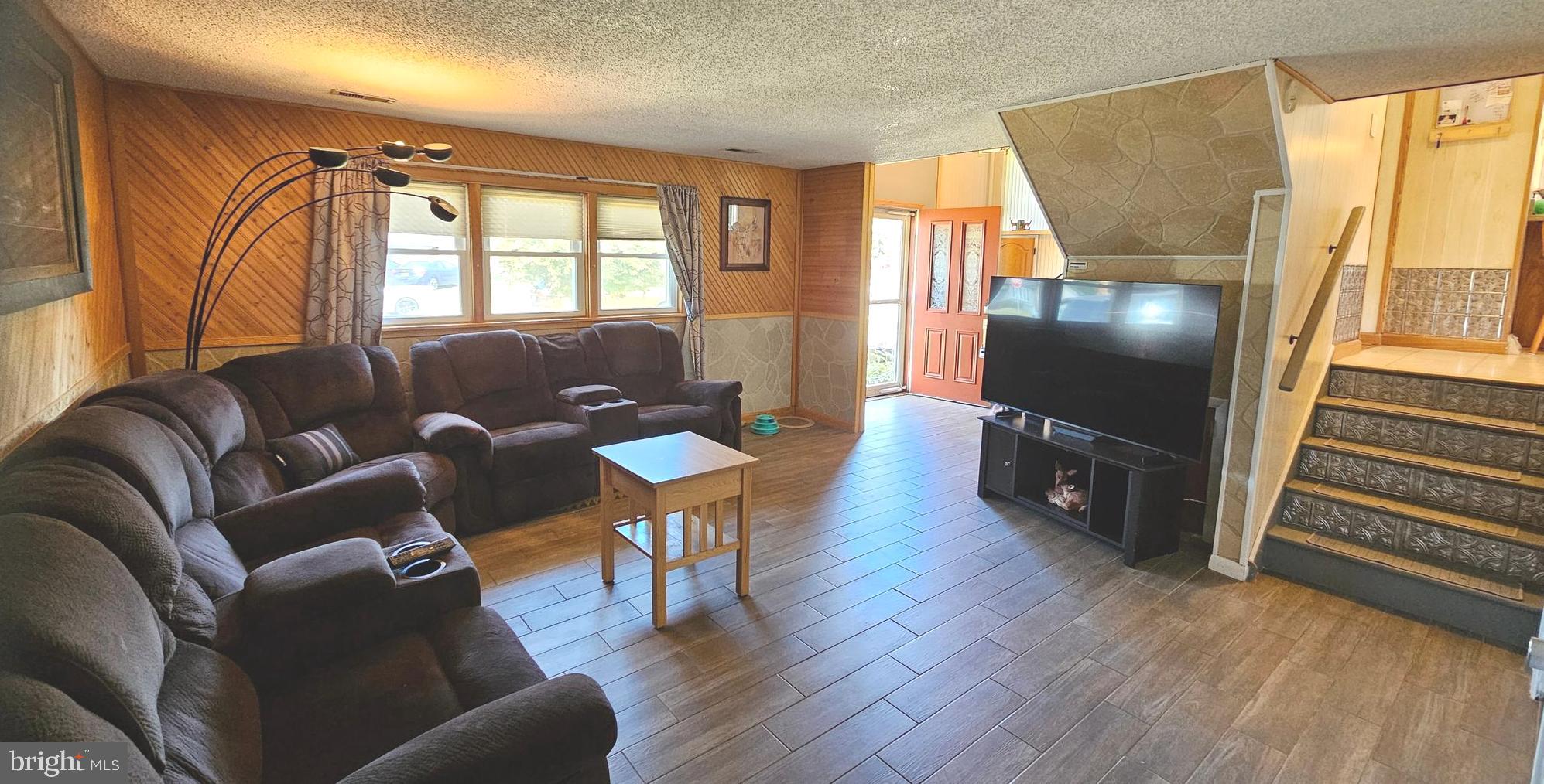 125 Colonial Road Edgewater Park, NJ 08010 - Photo 5 of 43 Living Room