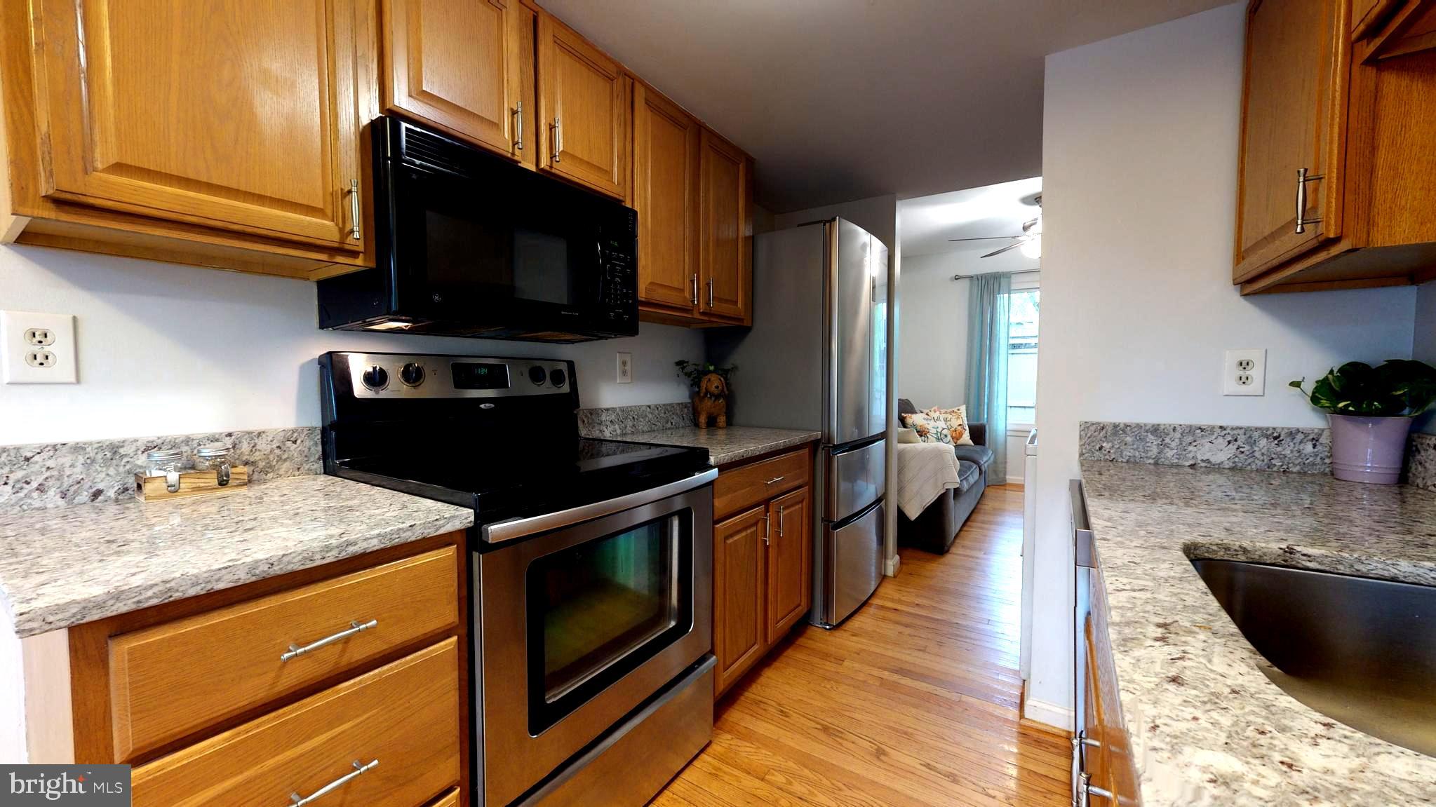19302 Transhire Road Gaithersburg, MD 20886 - Photo 4 of 27 Functional, modern, and one of the nicest in area