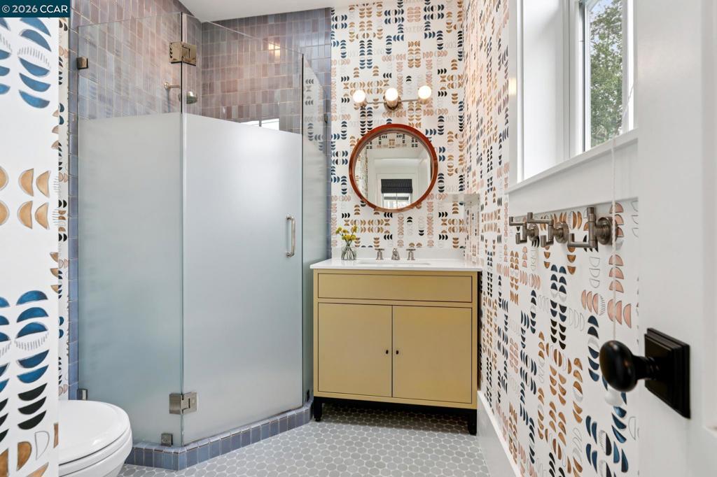 3545-3545 O'Conner Drive Lafayette, CA 94549 - Photo 33 of 60 En-Suite Bathroom of Guest Room