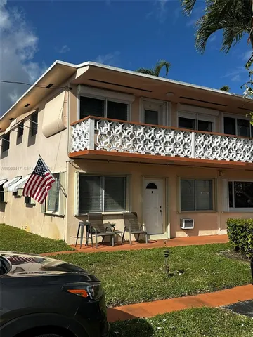 $1,700 | 920 Southwest 11th Avenue, Unit 11D, Hallandale Beach, FL 33009
