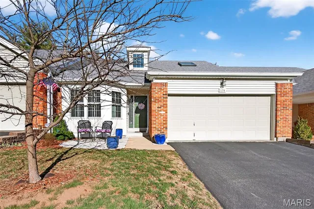 $350,000 | 174 Baxter Heights Court, Manchester, MO 63011