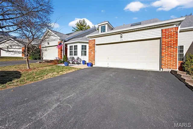 $350,000 | 174 Baxter Heights Court, Manchester, MO 63011