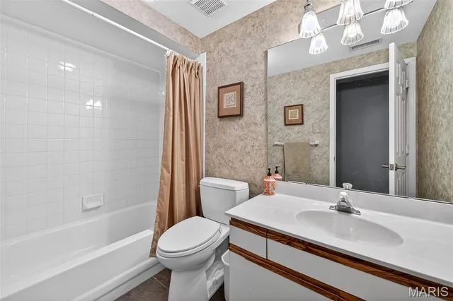 $350,000 | 174 Baxter Heights Court, Manchester, MO 63011