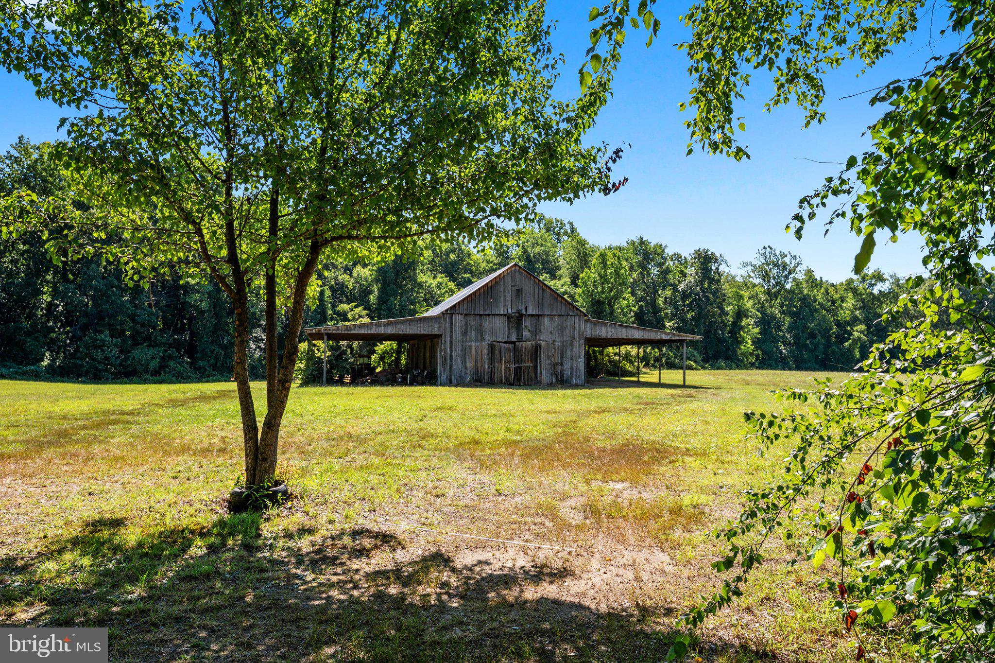 1524 Governor Bridge Road Davidsonville, MD 21035 - Photo 19 of 28 Main barn
