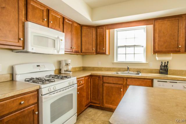 555 West Reeser Street Leesport, PA 19533 - Photo 3 of 24 Gallery Image 3