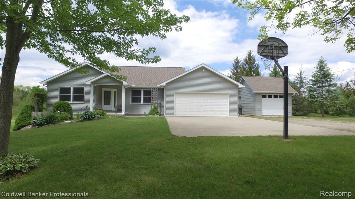 305 East Rattalee Lake Road Holly, MI 48442 - Photo 1 of 38 DJI_0031.jpg