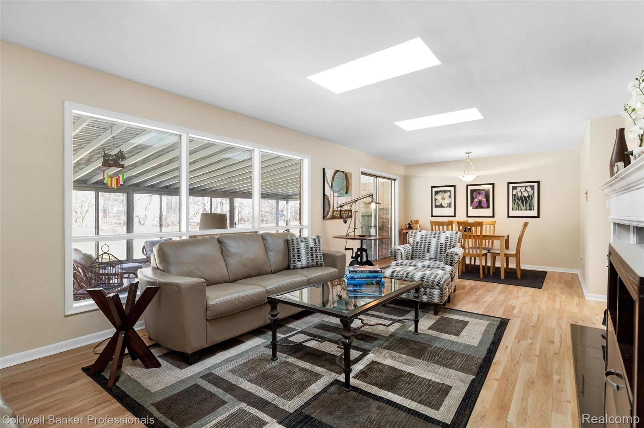 951 North Reading Road Bloomfield Hills, MI 48304 - Photo 7 of 29 Living Room 1.jpg