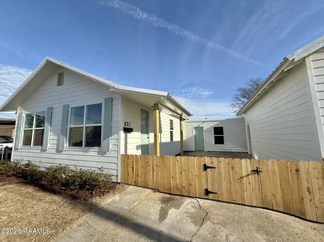 $1,475 | 801 Cleveland Street, Lafayette, LA 70501