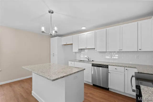 $294,900 | 3360 Suncrest Avenue, St. Louis, MO 63114