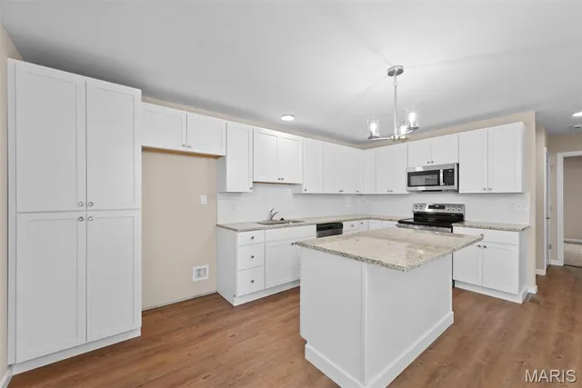 $294,900 | 3360 Suncrest Avenue, St. Louis, MO 63114