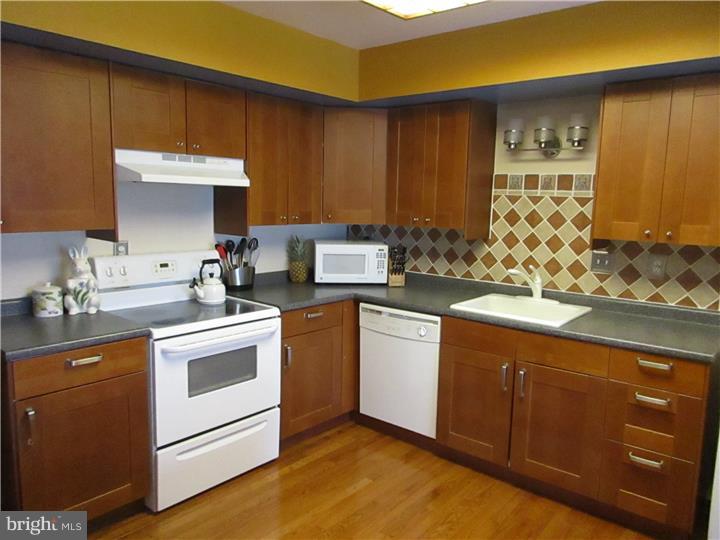 3208 Roxbury Road Hatfield, PA 19440 - Photo 5 of 19 Kitchen