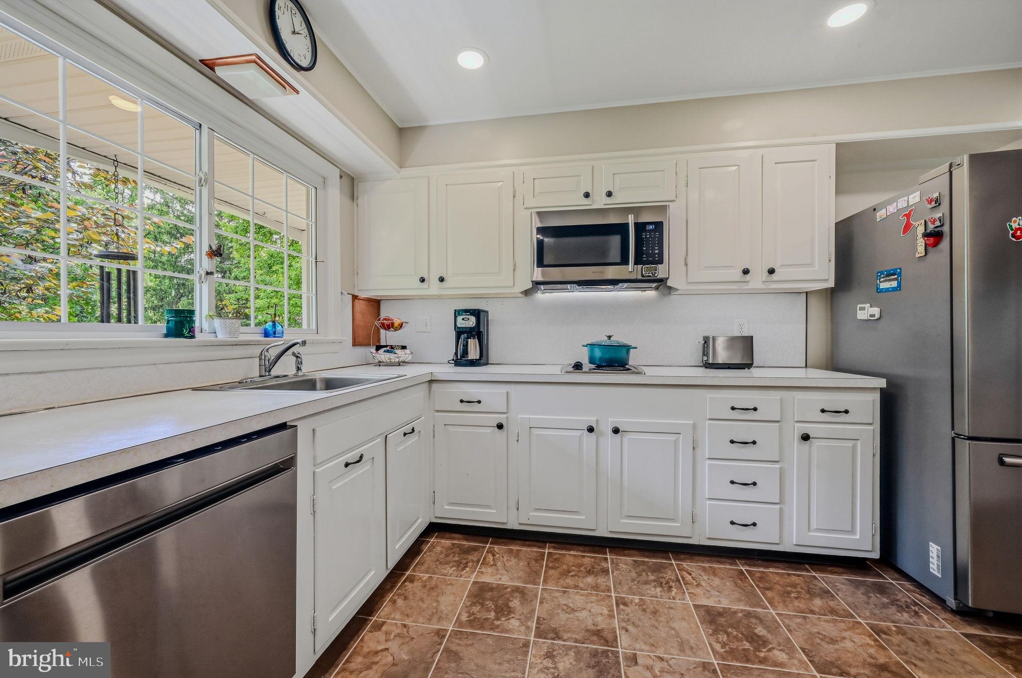 3 Oak Road Elkton, MD 21921 - Photo 10 of 33 Kitchen with Stainless Steel Appliances