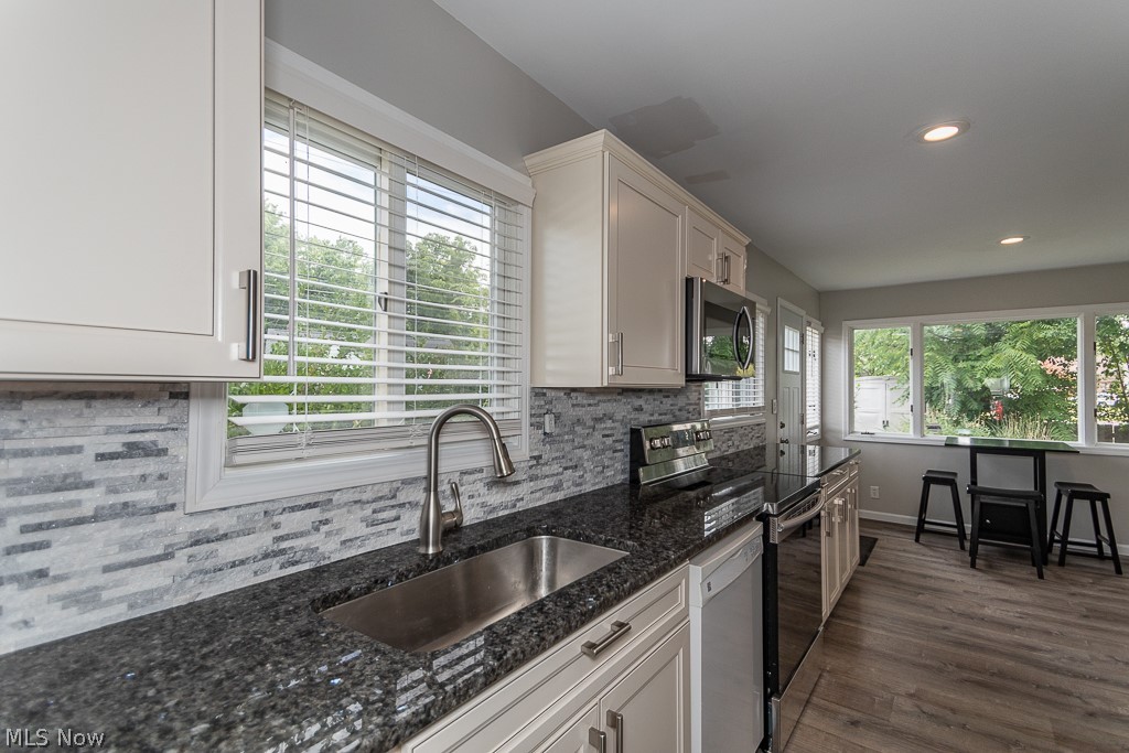 2426 Rockefeller Road Wickliffe, OH 44092 - Photo 4 of 27