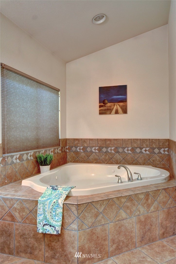 5632 137th Lane Southwest Rochester, WA 98579 - Photo 18 of 30