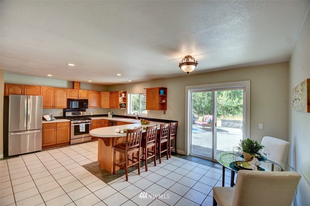 5632 137th Lane Southwest Rochester, WA 98579 - Photo 6 of 30