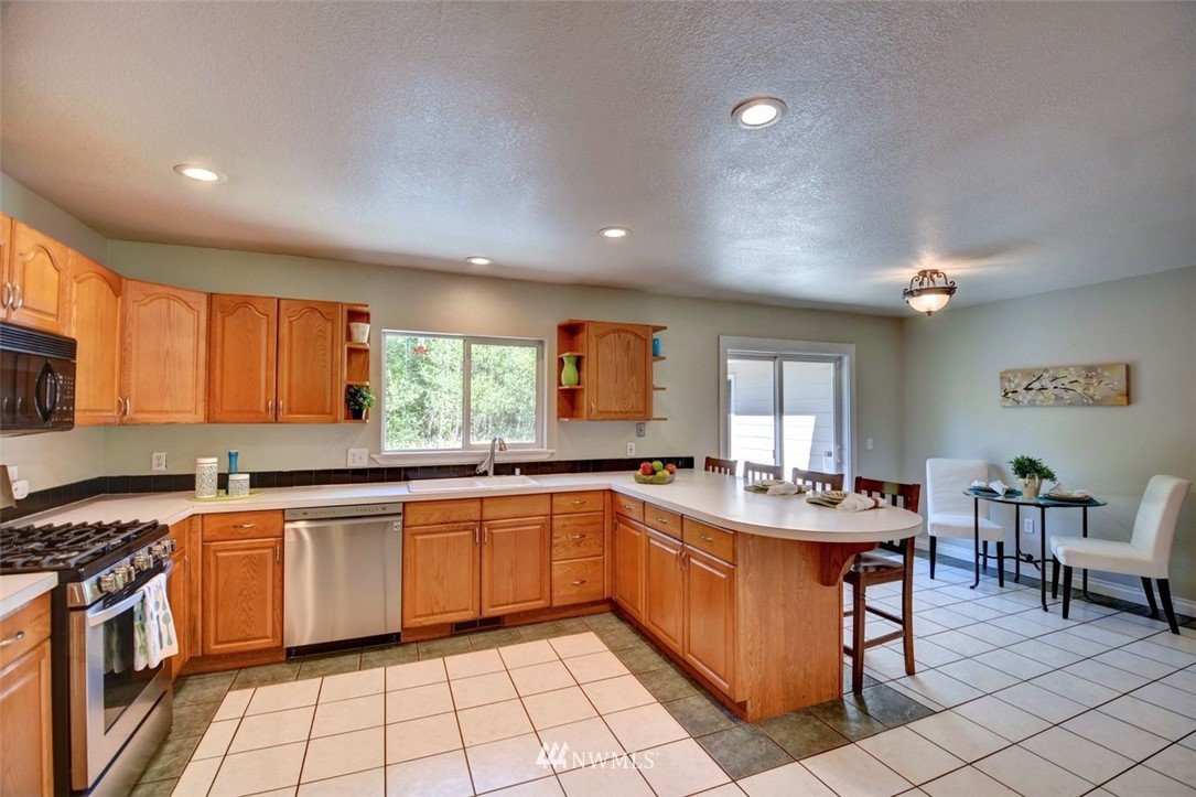 5632 137th Lane Southwest Rochester, WA 98579 - Photo 8 of 30