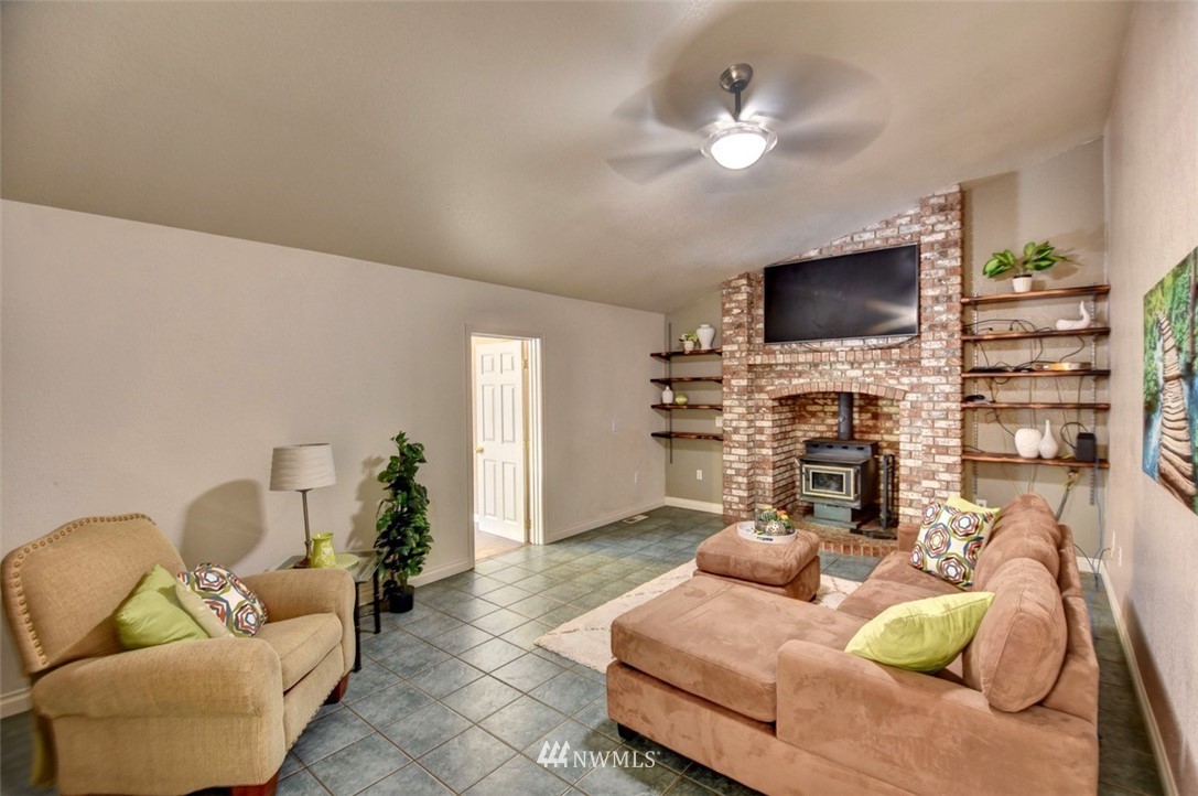5632 137th Lane Southwest Rochester, WA 98579 - Photo 10 of 30