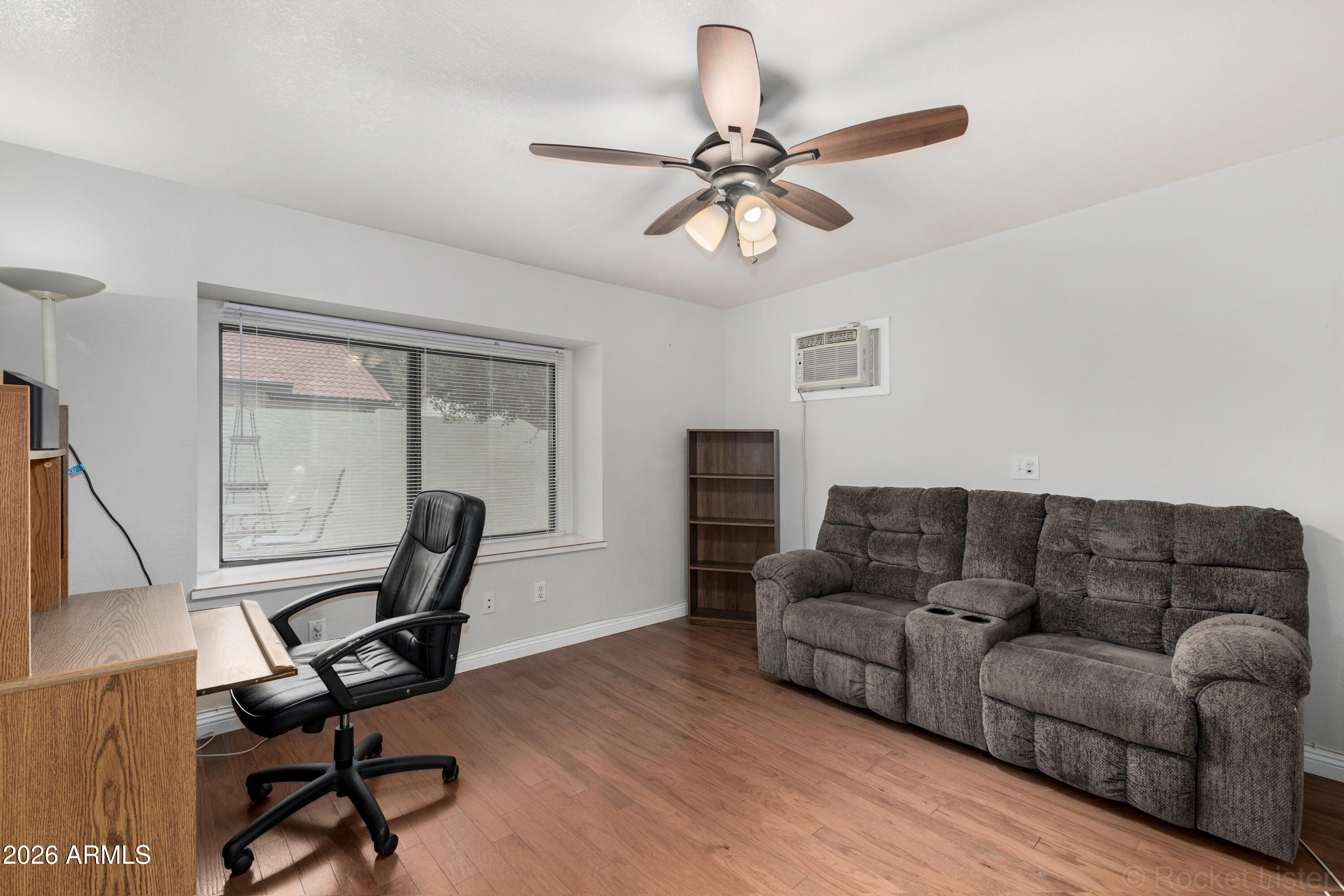 542 South Higley Road, Unit 61 Mesa, AZ 85206 - Photo 21 of 33 a living room with furniture